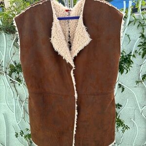 Velvet Cream Shearling with Brown Detail